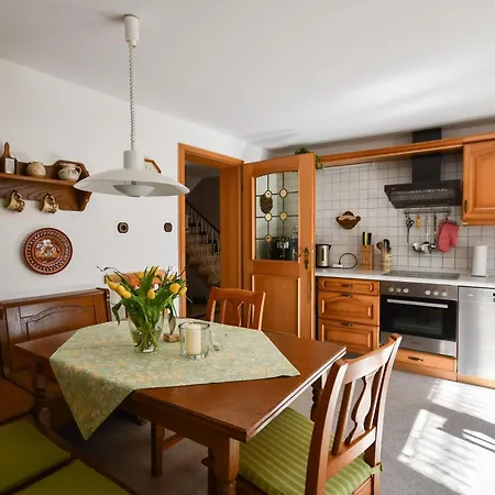 Haus Resi In Сasa de vacaciones Kleinich
